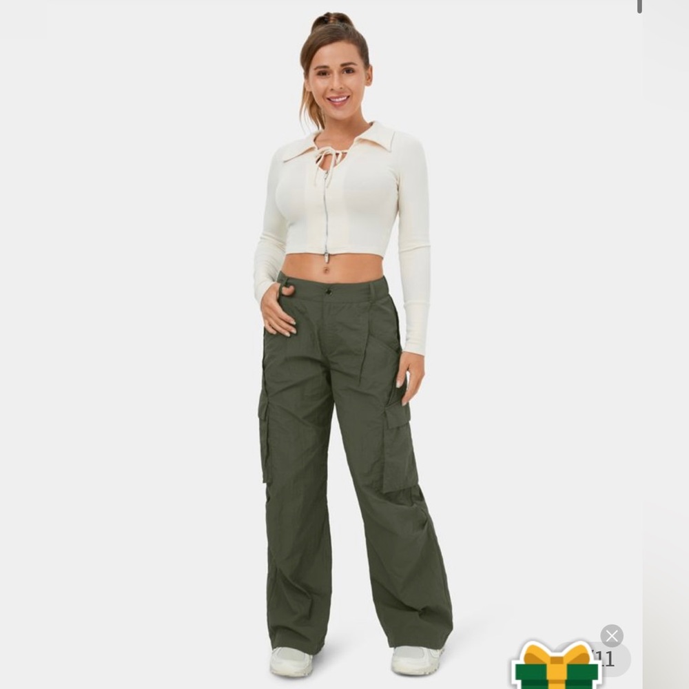 NWT Halara Low Rise Button Zipper Side Pocket Wide Leg Casual Cargo Pants